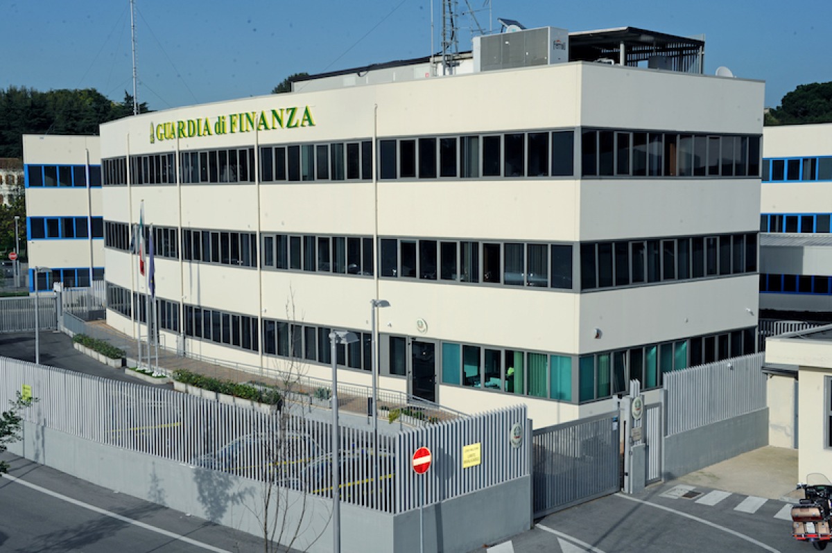 Cieco assoluto rinnova la patente e chiede il porto d'armi - 