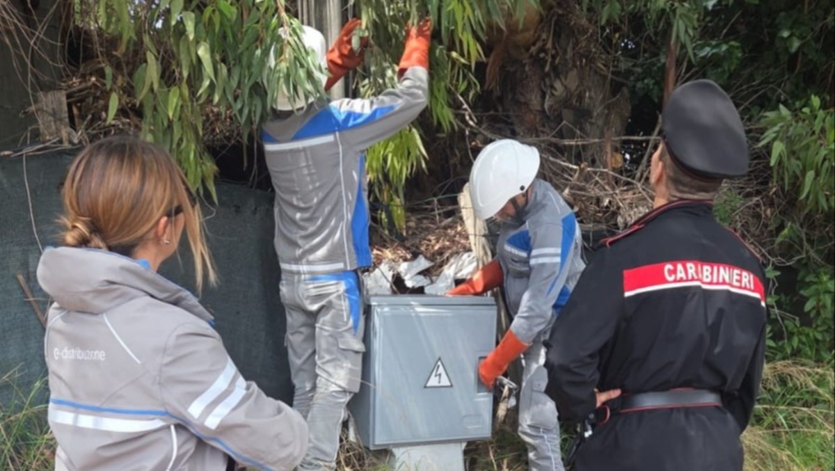 Furto di energia in un negozio e lavoro nero in un albergo, i controlli sul litorale romano - 