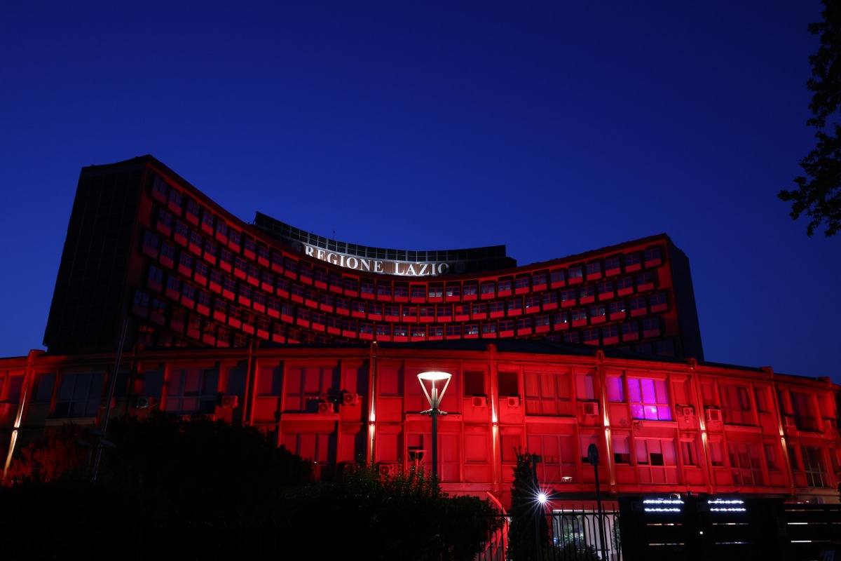 Croce Rossa, la Regione Lazio si illumina di rosso - 