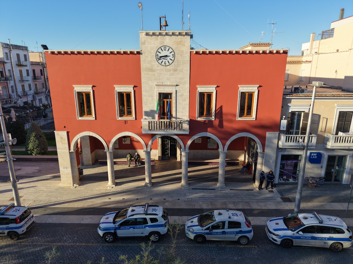 Cisterna - Fuori strada con l'auto, guidava con una patente falsa - 