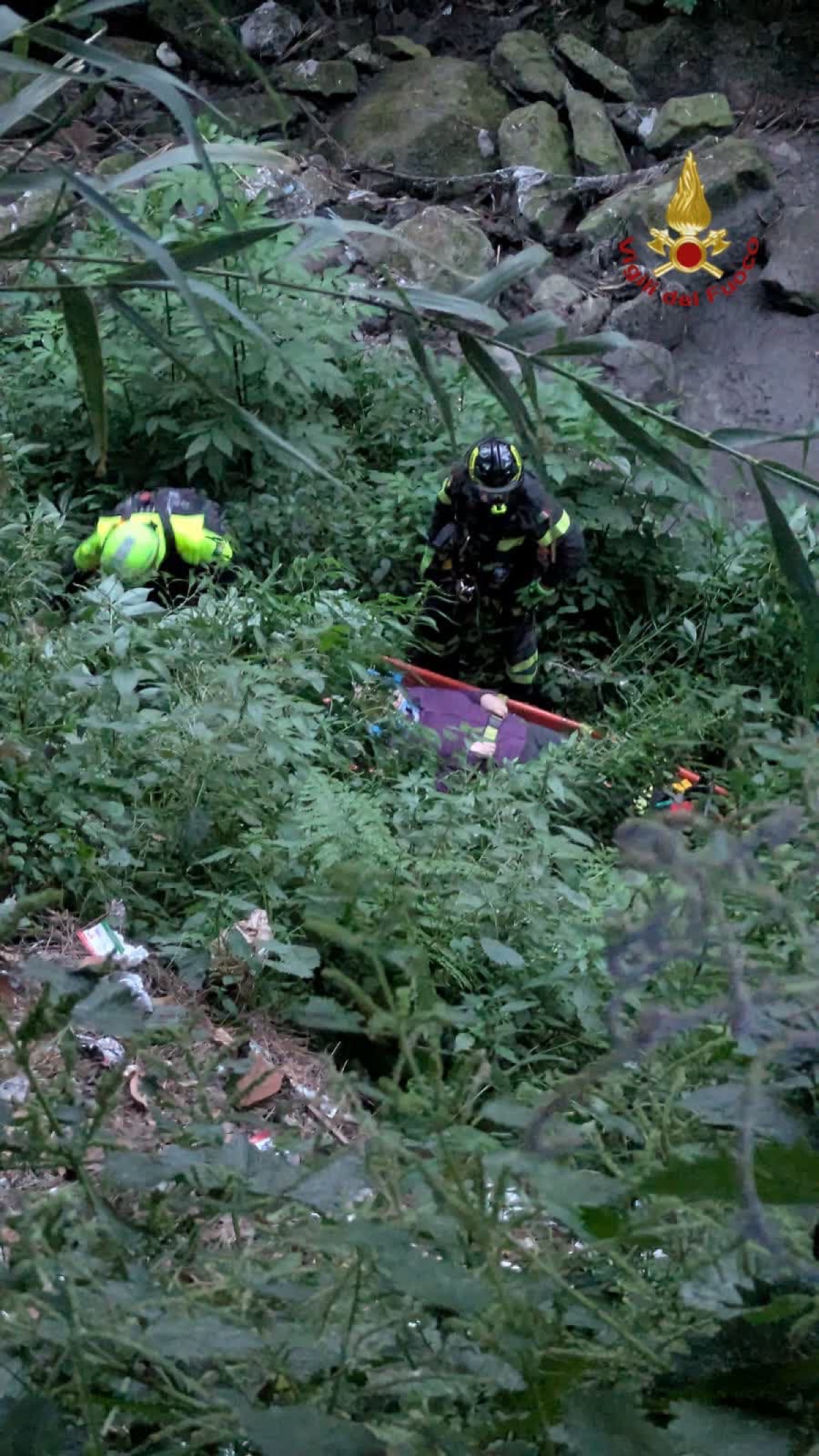 80enne precipita in un dirupo ai Castelli  - 