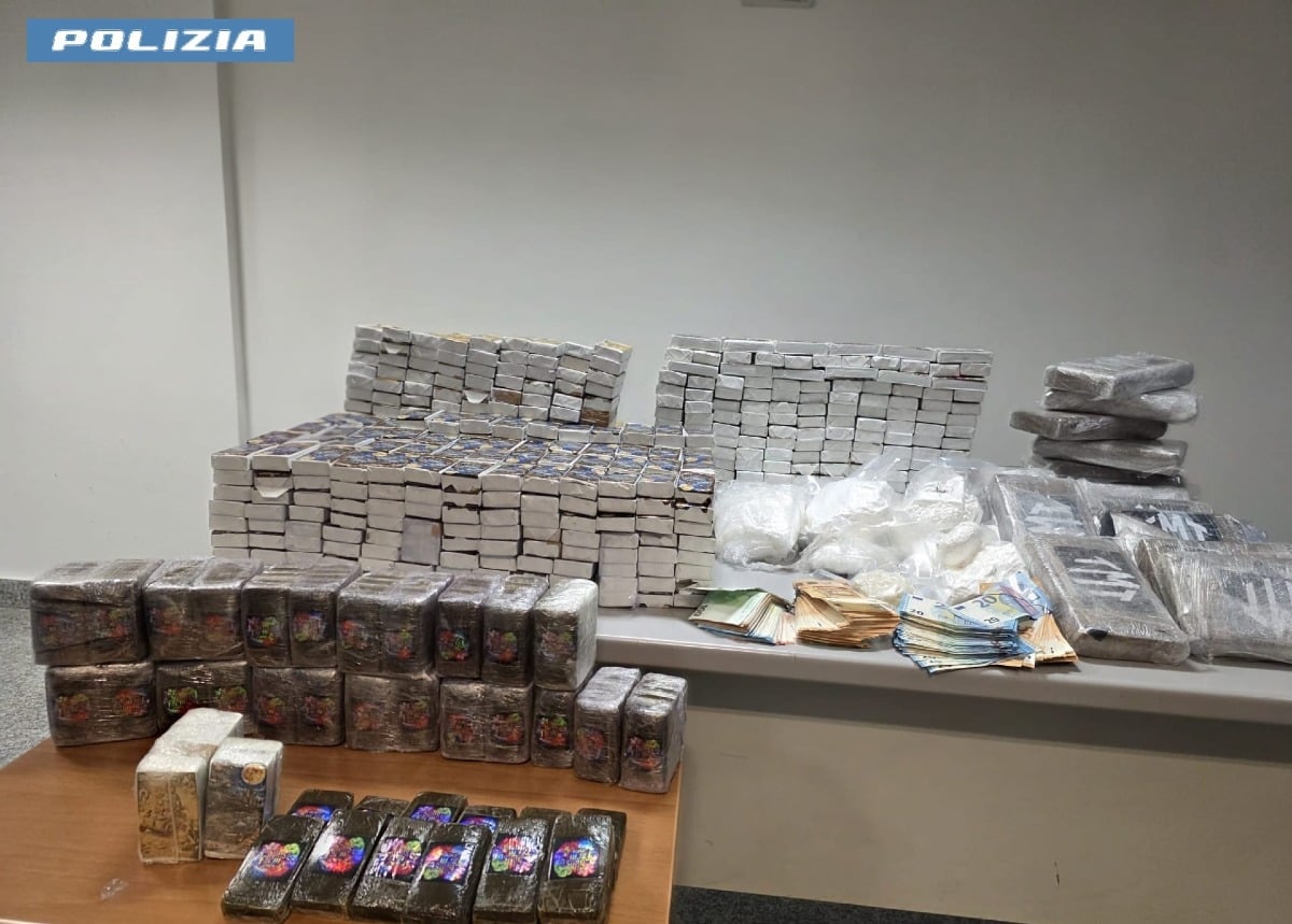 Litorale romano, base di stoccaggio con 150 chili di droga: 2 arresti - 