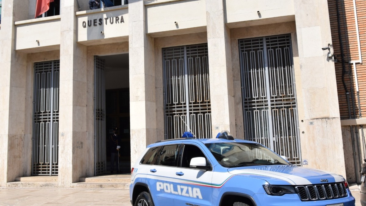 Sezze - Droga e pregiudicati tra i clienti nel bar, attività sospesa - 