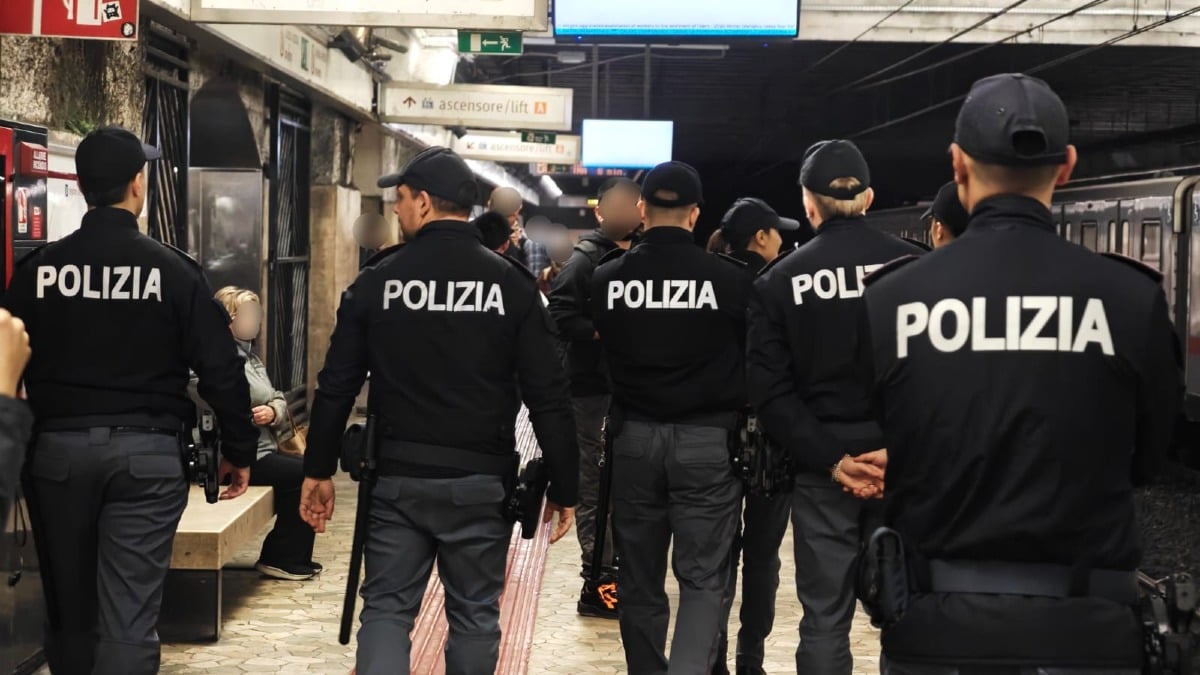 Scambi di droga e borseggi “silenziosi”: 5 arresti “underground” della Polizia. - 