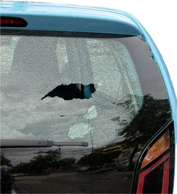 Aprilia, un’altra auto vandalizzata in stazione. Sale l'apprensione tra i pendolari. - 