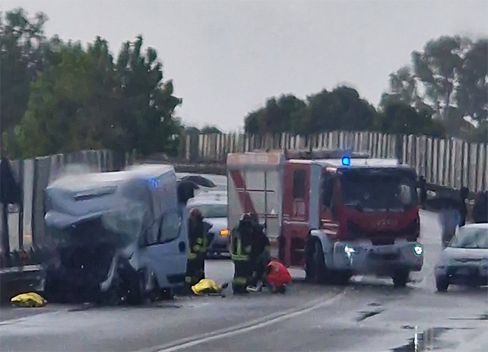 Tragico schianto sulla Pontina: due vittime ed un ferito grave. -  foto dalla pagina Facebook "Via Pontina S.S.148"