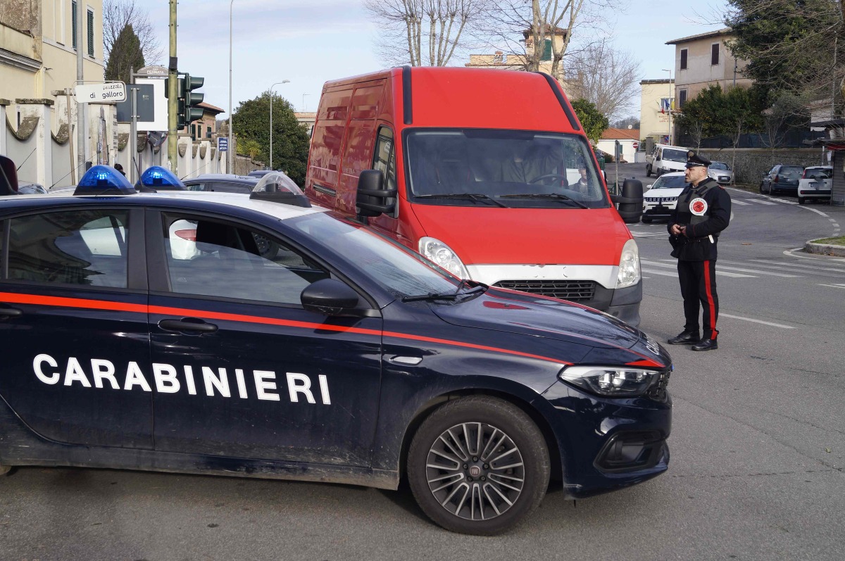 Irregolarità nello studio di tatuaggi di Genzano, controllo e sequestro - 