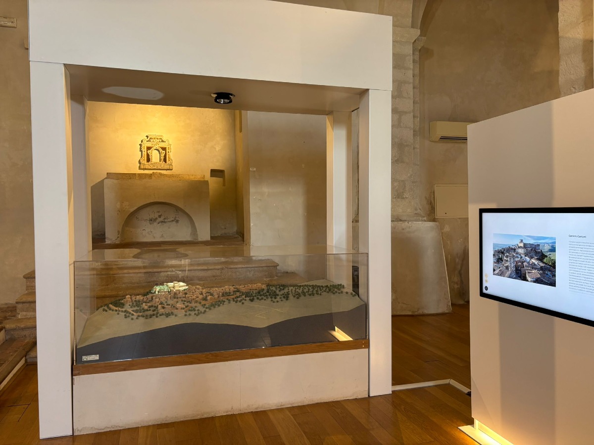Il turismo a Sermoneta è digitale: mappa touch, palmari e qr code - 