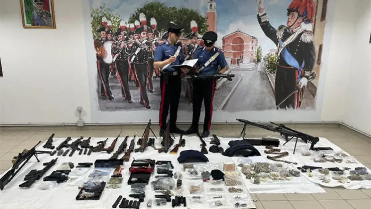 Azione eclatante di fuoco sventata ad Aprilia. Forniti mandante e proprietario dell'arsenale. - 