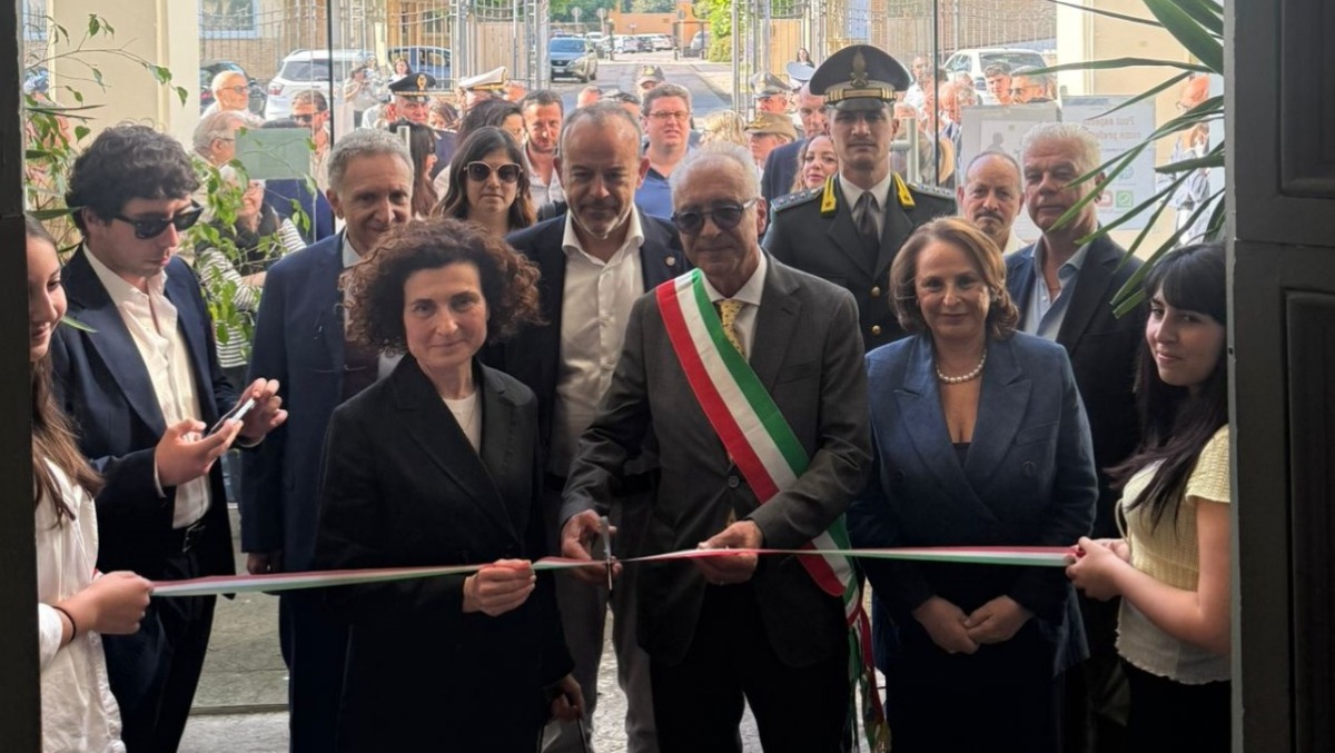 Anzio, inaugurata la mostra simbolo dell'Ansa dedicata a Falcone e Borsellino - 