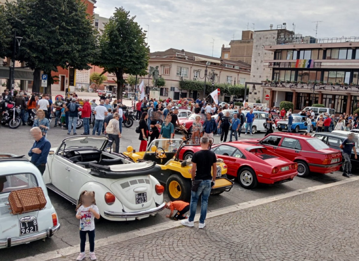 Aprilia - Passarella di Auto Storiche e amanti delle 2 ruote, insieme per Raggio di Sole - 