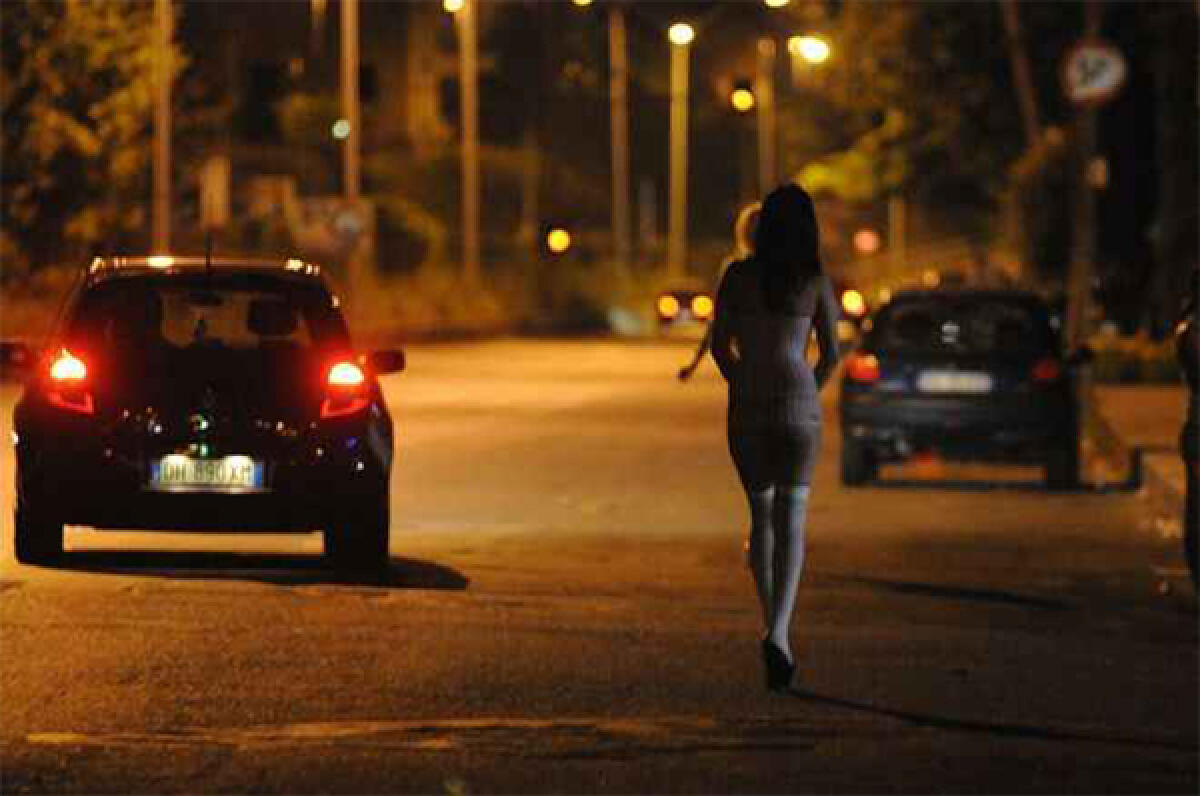 Anzio - Ordinanza antiprostituzione, multe di 150 euro per chi contratta  - 