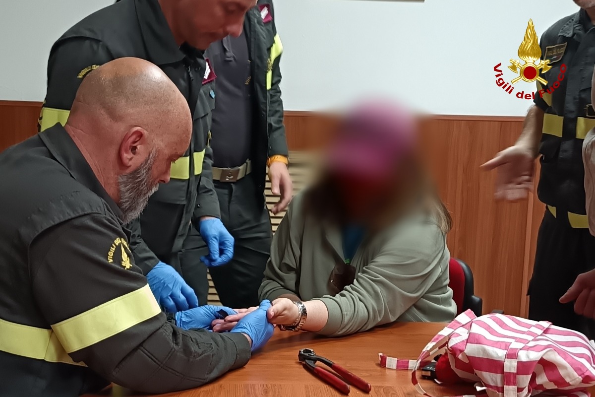 Anello Incastrato Vigili del Fuoco Latina 