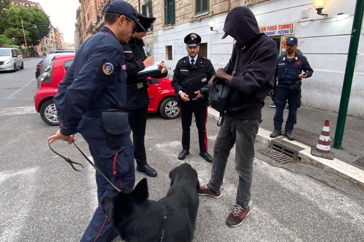 Carabinieri - controlli Roma Termini