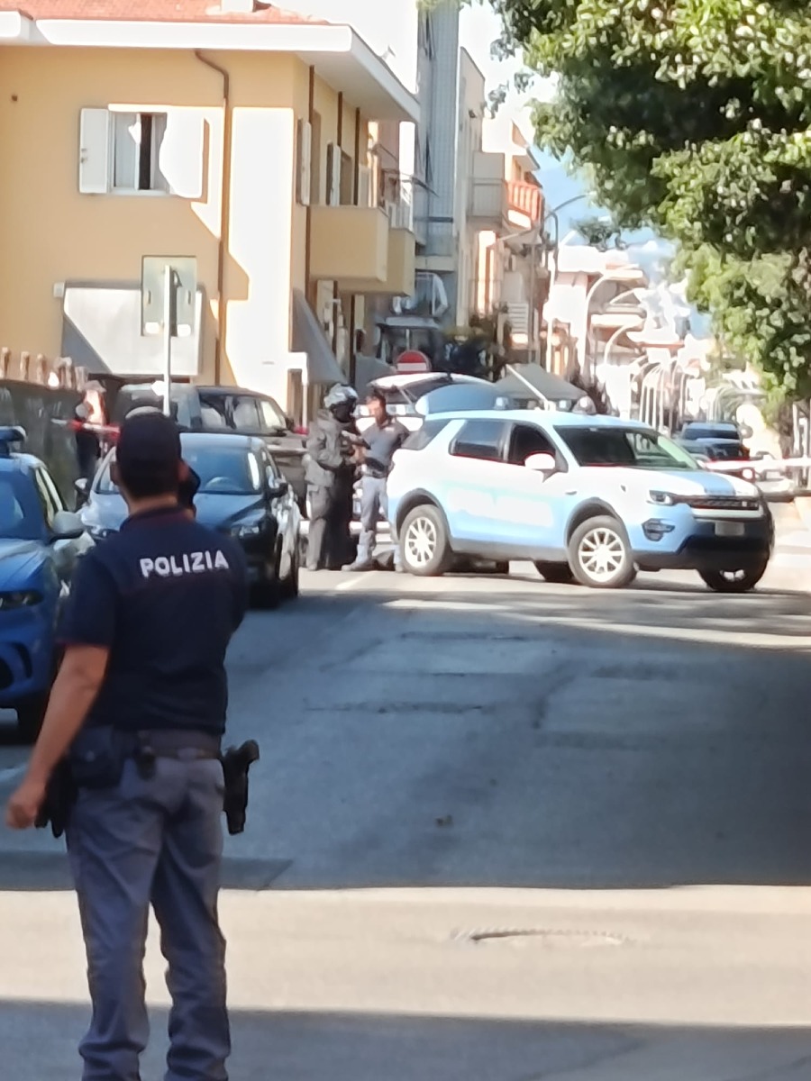Artificieri al lavoro ad Aprilia 