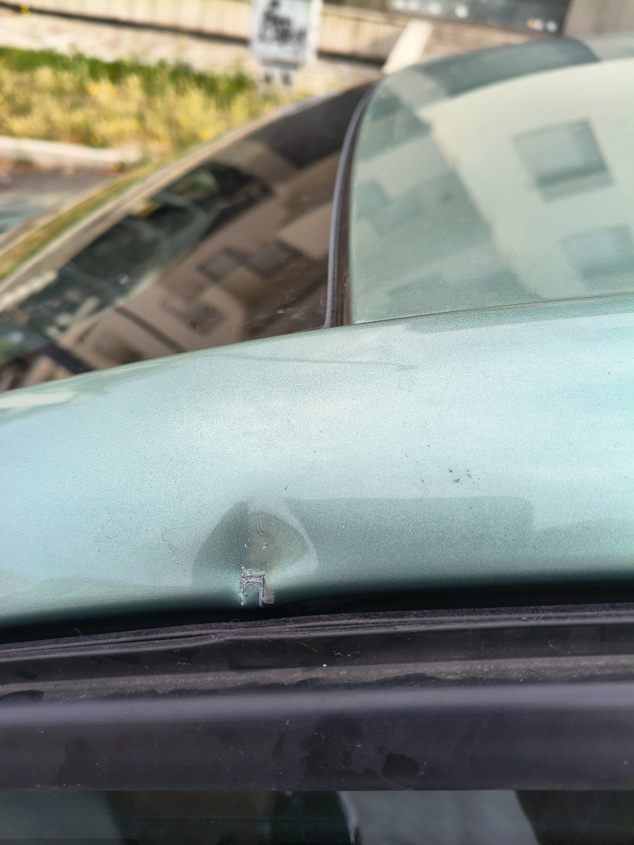 atti vandalici auto parcheggio scuola Gramsci