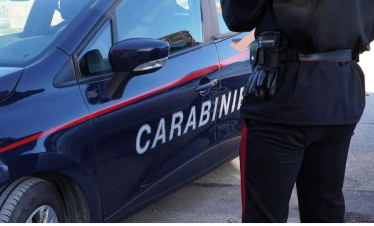 Aprilia - Rapina con il coltello in centro, bandito in fuga - 
