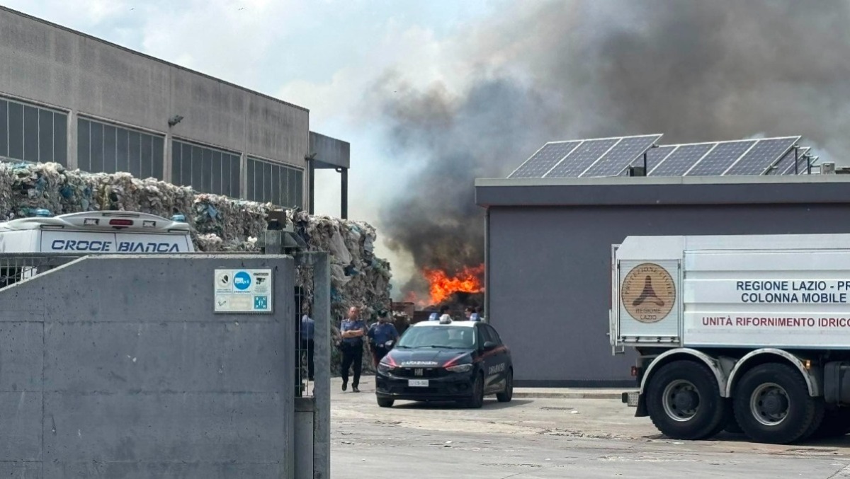 Accidentali le fiamme divampate a Sermoneta, nel centro di raccolta e trattamento rifiuti “Del Prete”. - 