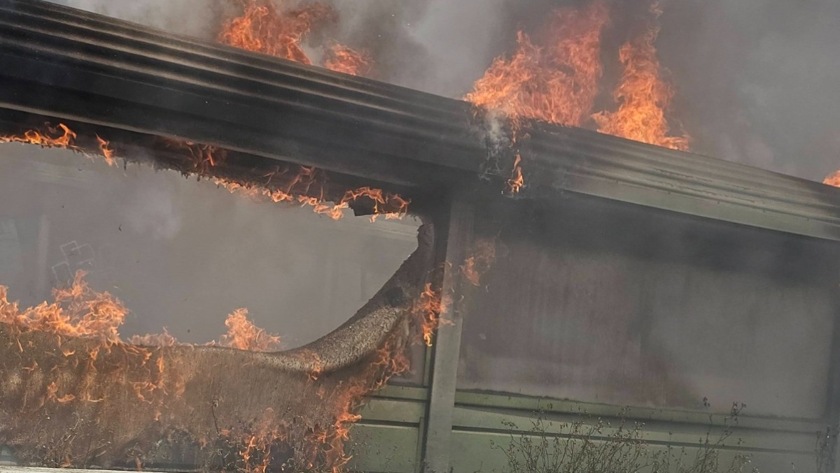 Incendio sul GRA, fiamme minacciose all'altezza dell'Eur - 