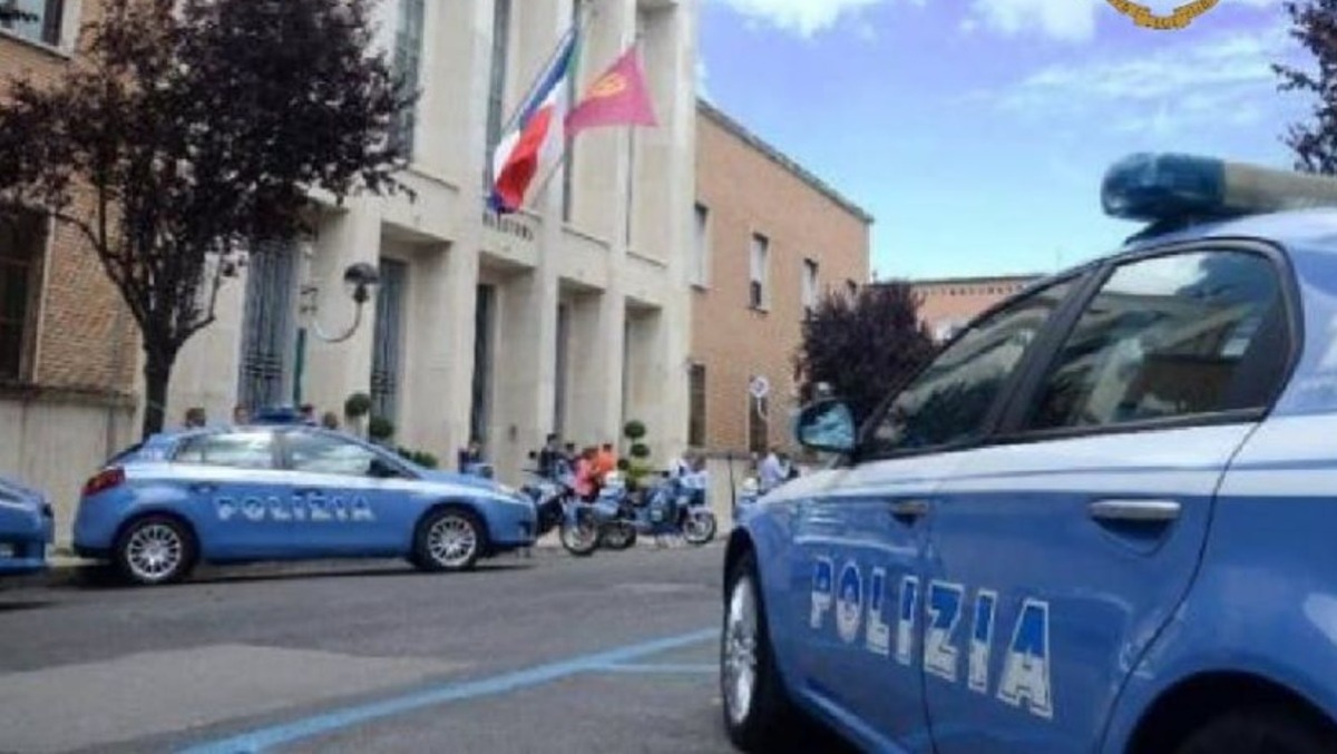 Tenta un furto e minaccia il personale.  - 
