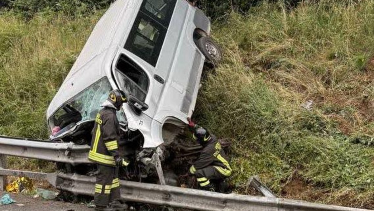 Schianto sull'A1, un morto e due feriti. Code tra Roma sud e Valmontone - 