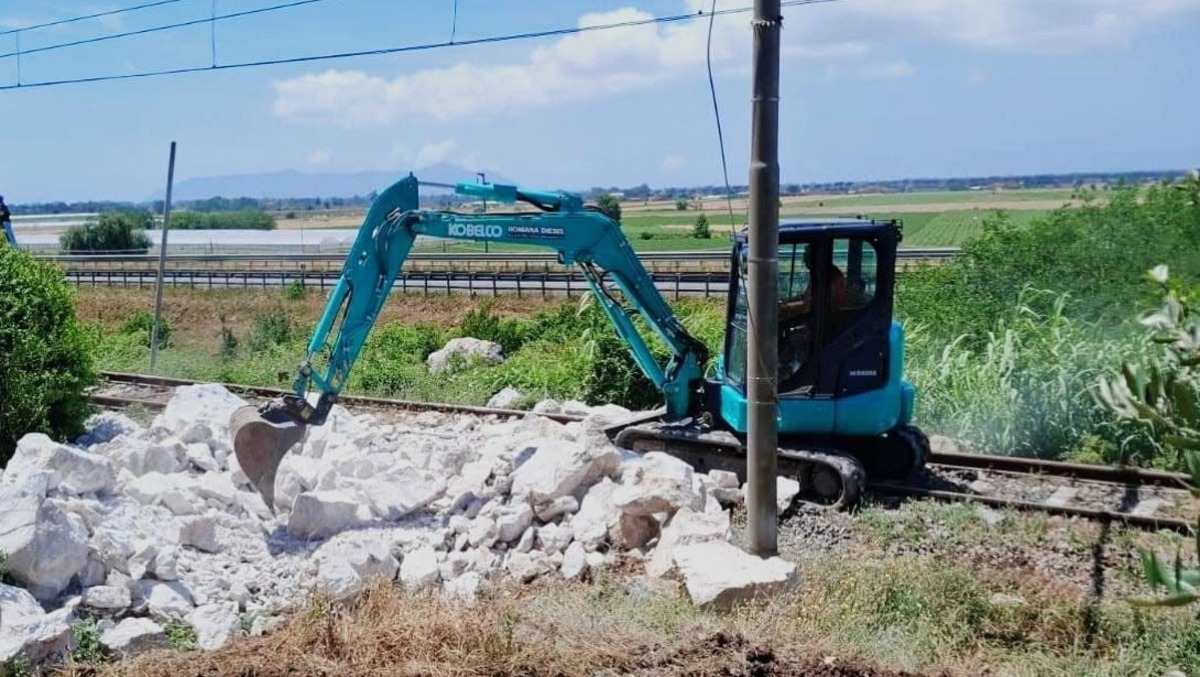 Terracina, demolito il masso caduto da Monte Cucca. - 