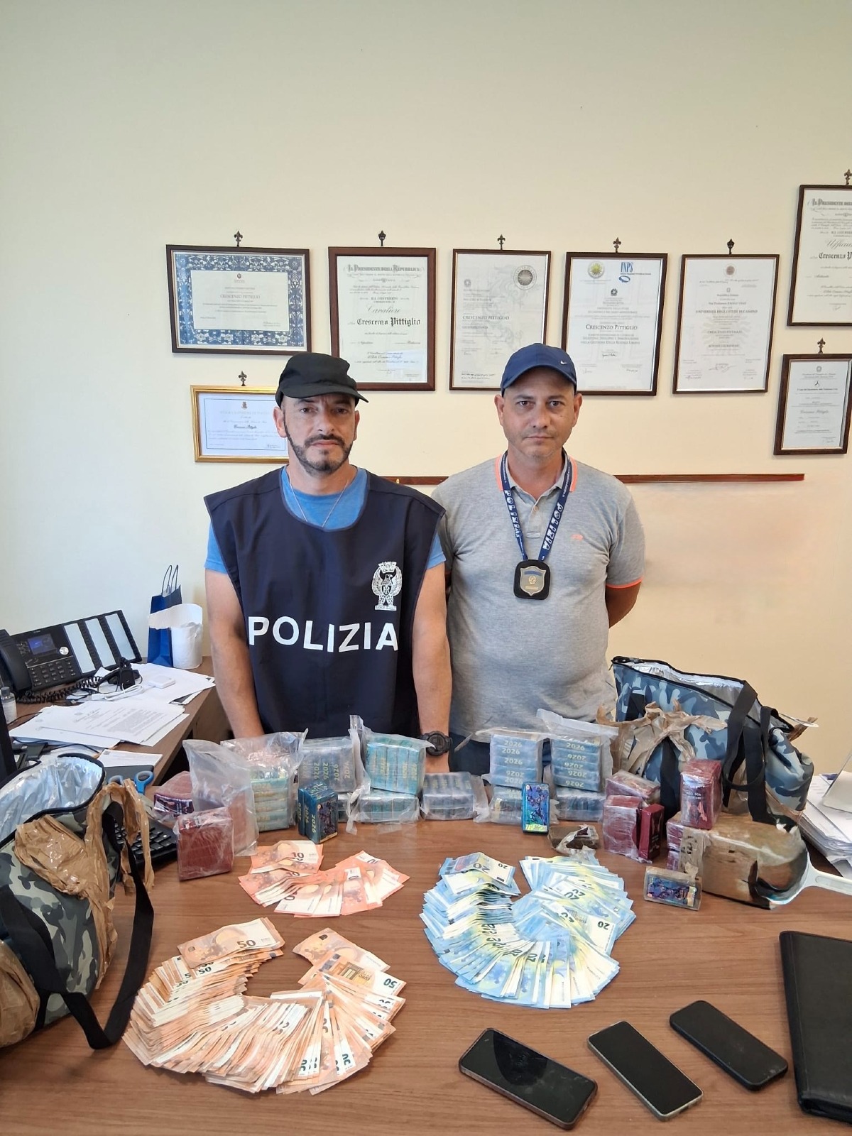 Auto sospetta fermata a Gaeta: trovati quasi 10 chili di hashish - 