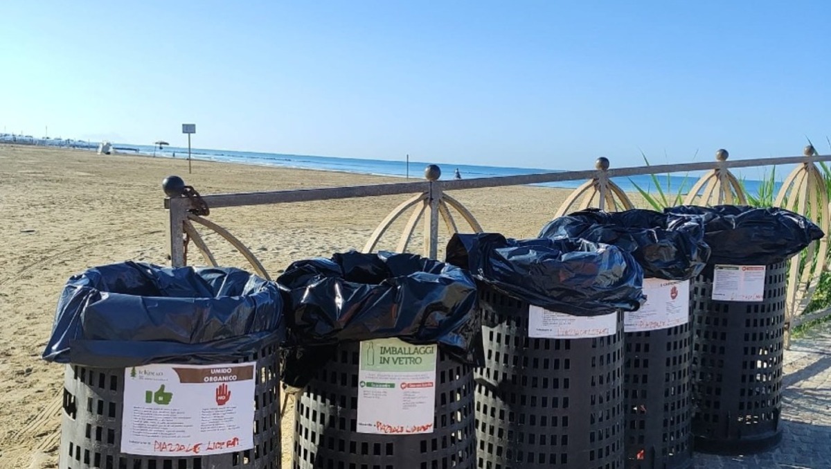 Raccolta differenziata su tutti gli arenili liberi di Nettuno.  - 