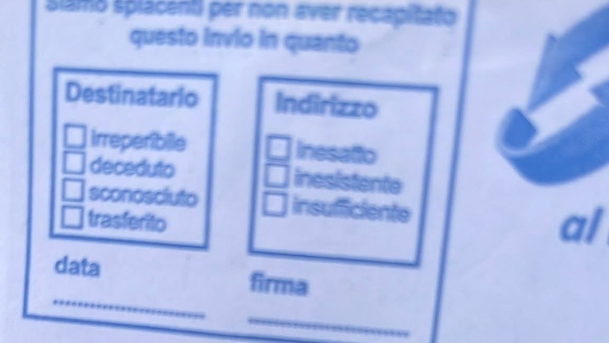 Aprilia - Tra i rifiuti abbandonati in strada anche lettere con nome e cognome: identificato incivile - 