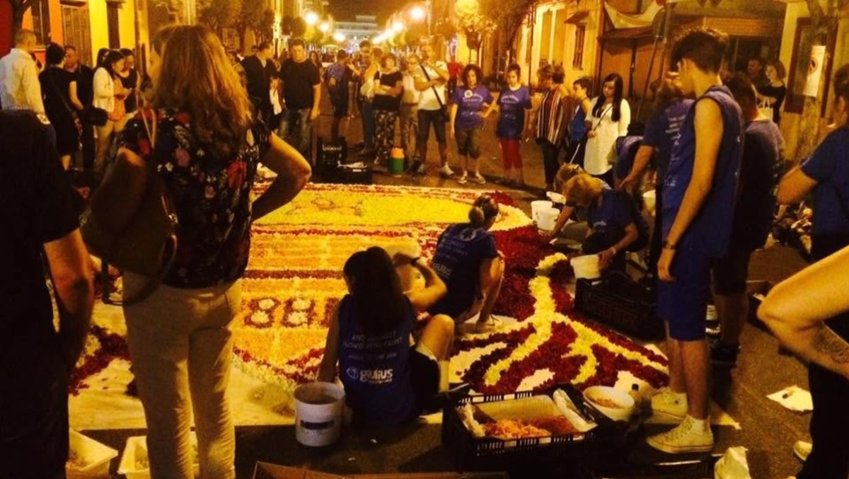 Aprilia, Guinness of Record per infiorata più lunga del mondo: sono passati 10 anni. L’evento. - 