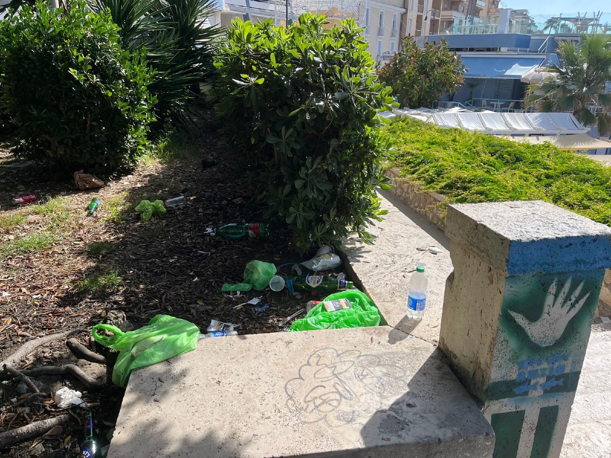 Anzio - Vandali e incivili a piazzale Nassiriya: "Spiaggia libera a rischio chiusura" - 