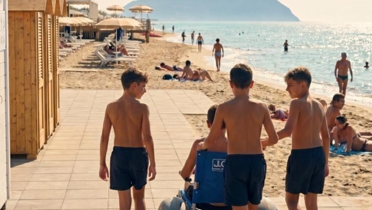 Al Lido di Latina apre al pubblico una spiaggia inclusiva. - 