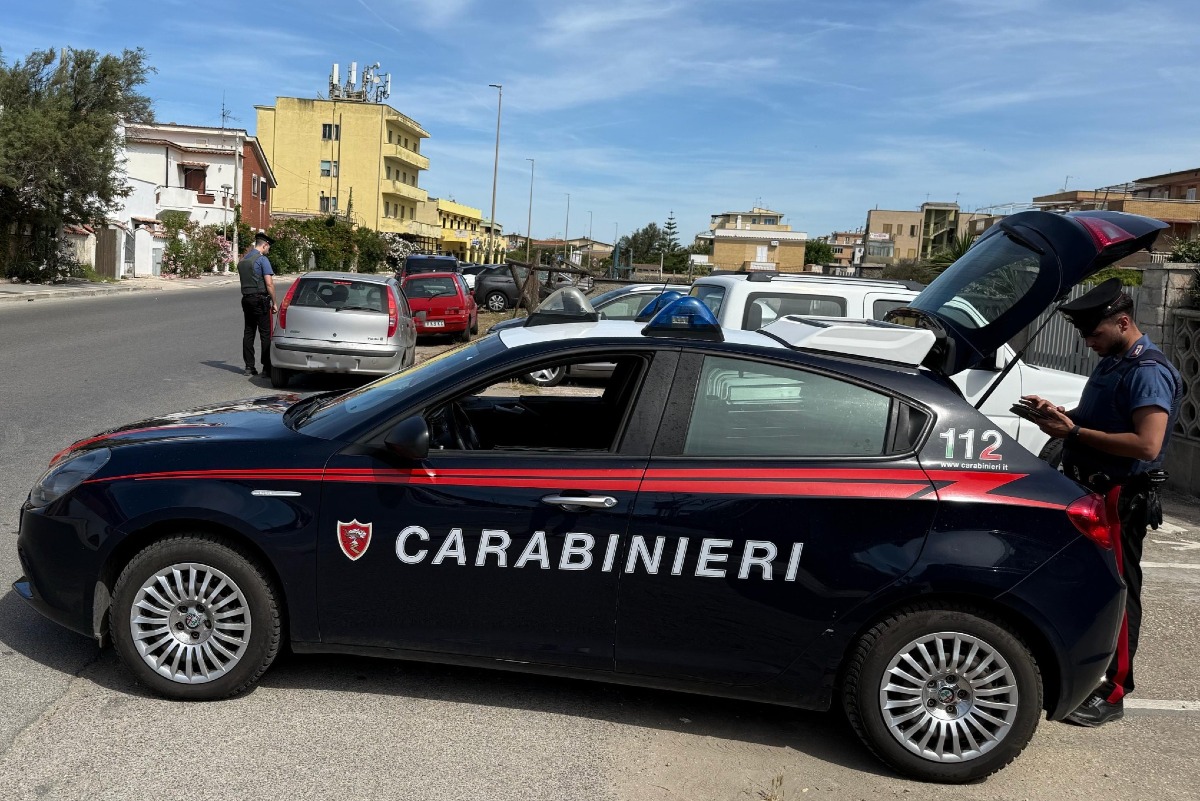 Ardea - Droga e una lanciarazzi in casa, arrestato dopo la fuga in scooter - 