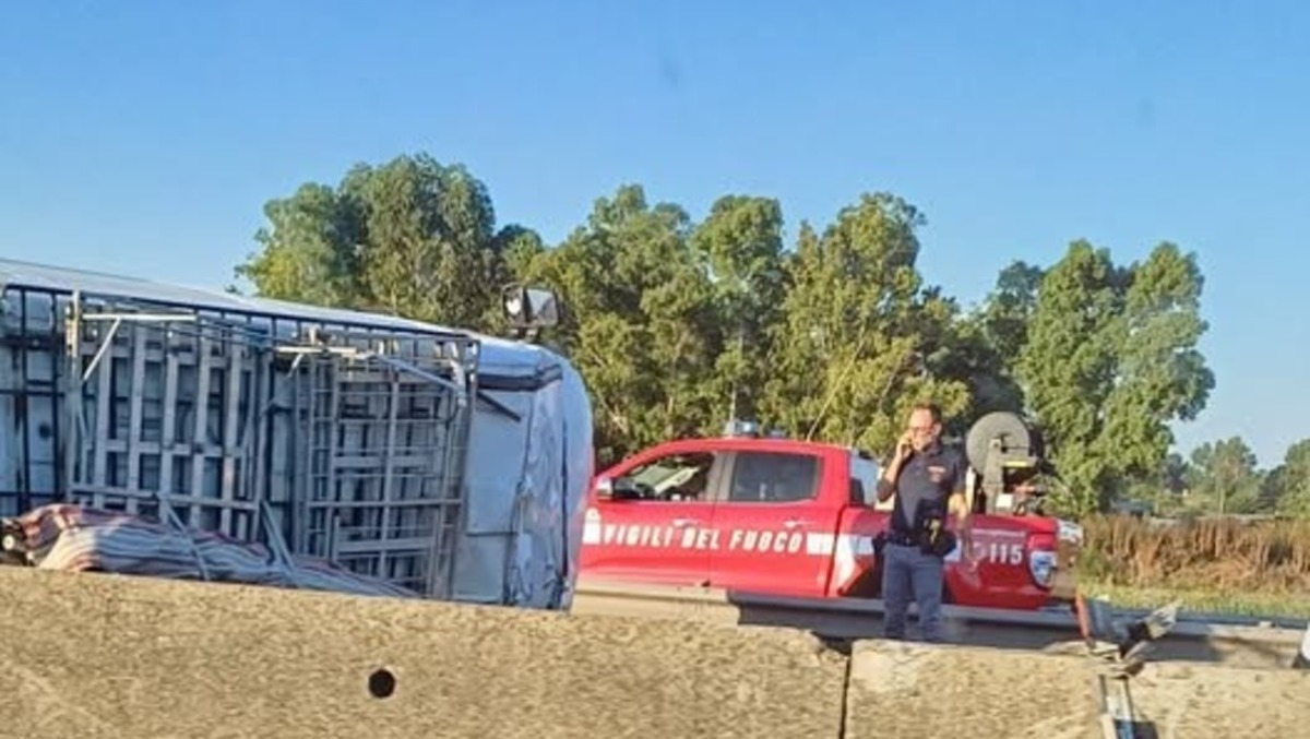 Altra giornata di passione sulla Pontina, incidente a Sud di Aprilia. - pagina Facebook "Via Pontina S.S.148"