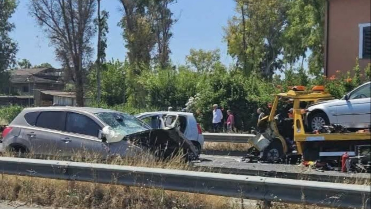 Mortale sulla Pontina, la vittima è il papà della bimba trasportata in elicottero nella Capitale. - foto della pagina "Via Pontina S.S.148"