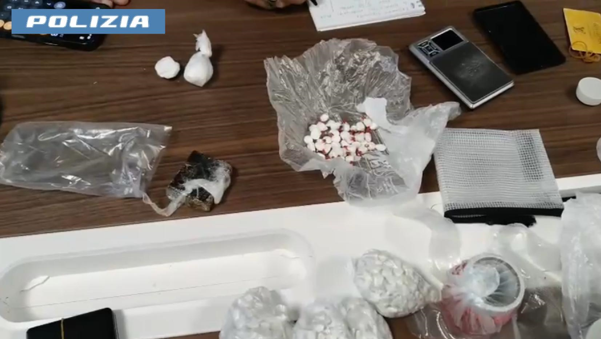 Con la lenza “pescava” droga dal comignolo: 50enne di Nettuno in manette. - 