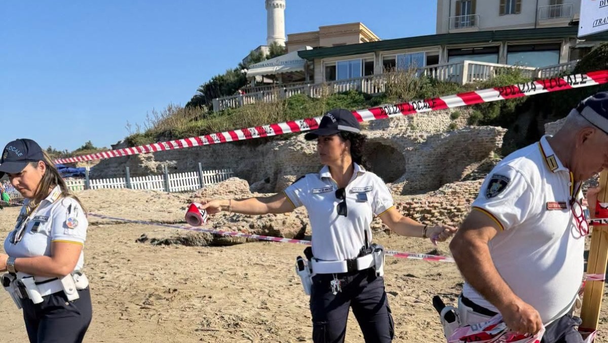 Anzio - Controlli della polizia locale alle Grotte di Nerone - 
