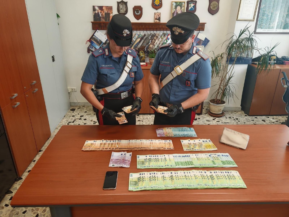 Fingono di voler arrestare anziano per 30mila euro, intervento lampo dei carabinieri di Velletri - 