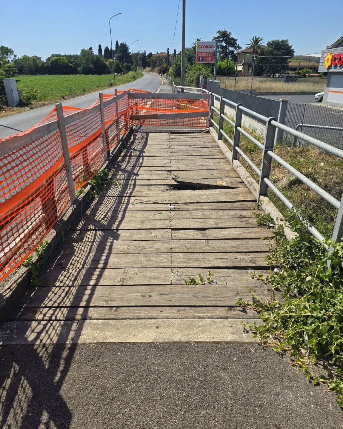 Borgo Montello: rischio sicurezza  pedoni su Strada Le Ferriere - 