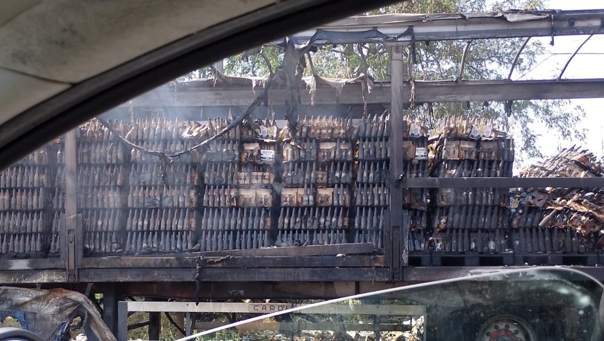 Pontina, camion in fiamme a Latina. Strada chiusa - 