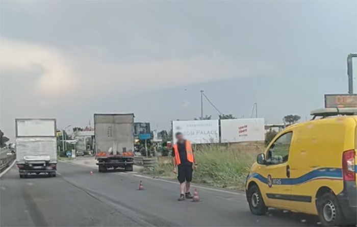 Camion in panne sulla Pontina, si formano 5 Km di coda. - Via Pontina S.S.148