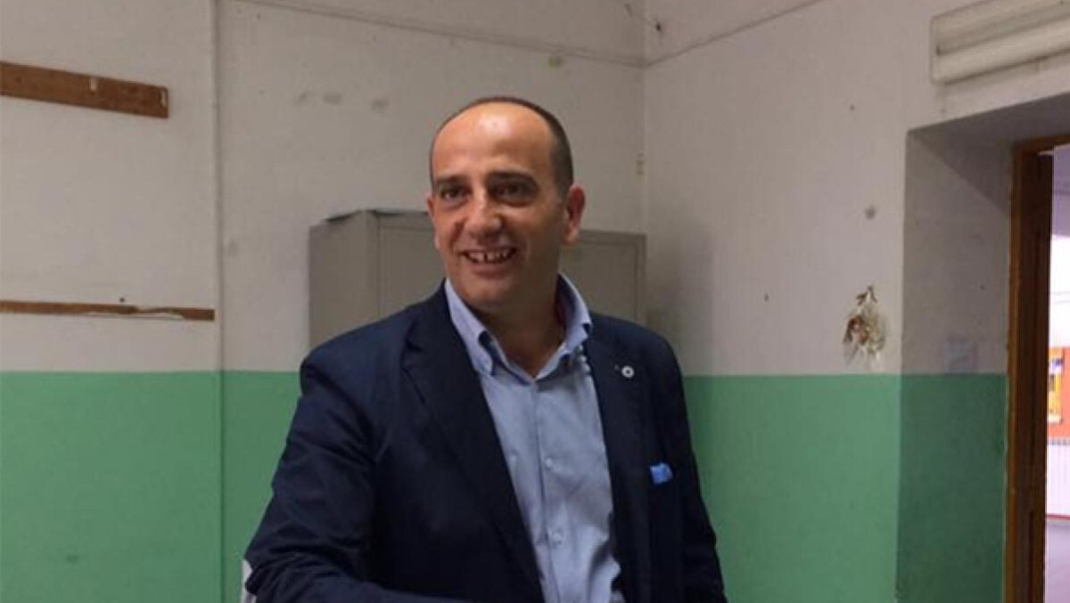 Il sindaco di Minturno,  Gerardo Stefanelli, tutore legale delle due sorelline ritrovate a Formia. - 