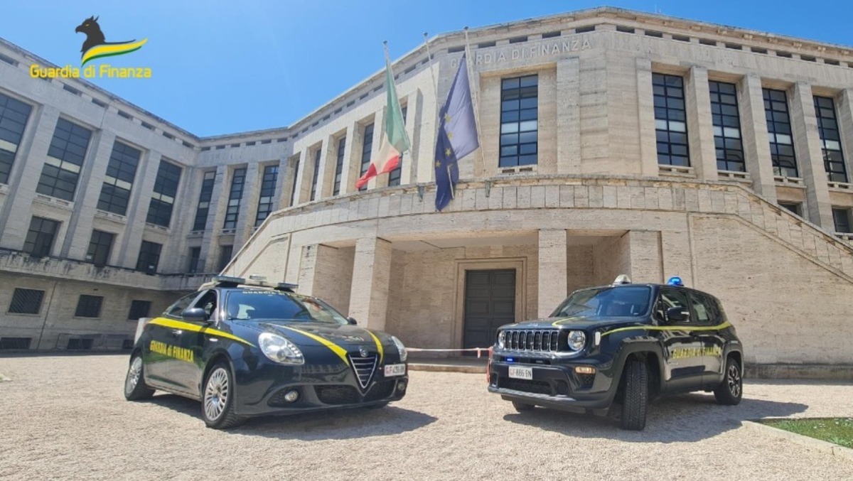Abusivismo finanziario e autoriciclaggio: la Finanza di Latina esegue 3 misure cautelari. - 