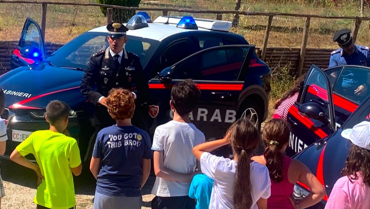 Ardea - I carabinieri incontrano i bimbi della parrocchia San Lorenzo - 