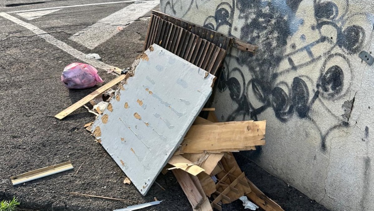 Terracina, abbandono dei rifiuti: 15 verbali. Multe fino a 3mila euro - 