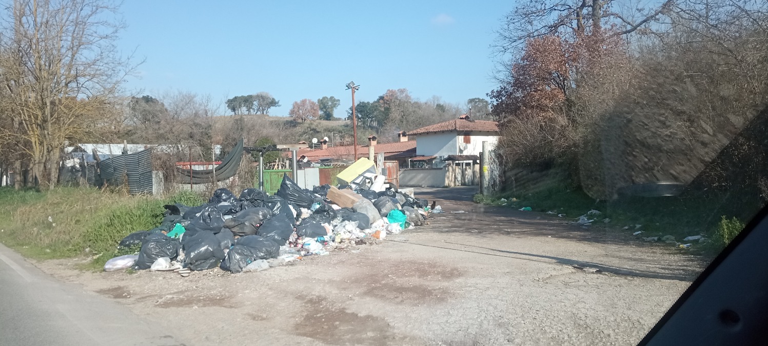 Aprilia, scempio in via Pontina Vecchia: "Dubbi su probabile insediamento abusivo" - 