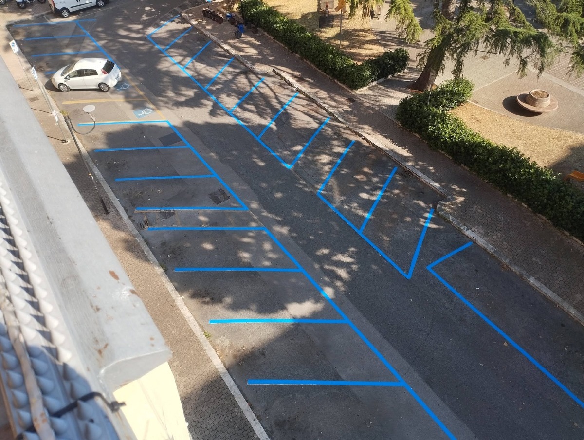 Dai rifiuti ai parcheggi, l'estate apriliana è difficile. Avs: "Non rassegnamoci" - 