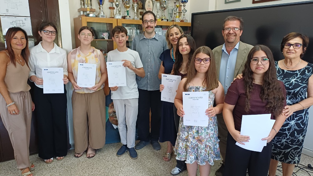 Aprilia - Corsi musicali alla "Pascoli", consegnate 6 certificazioni - 