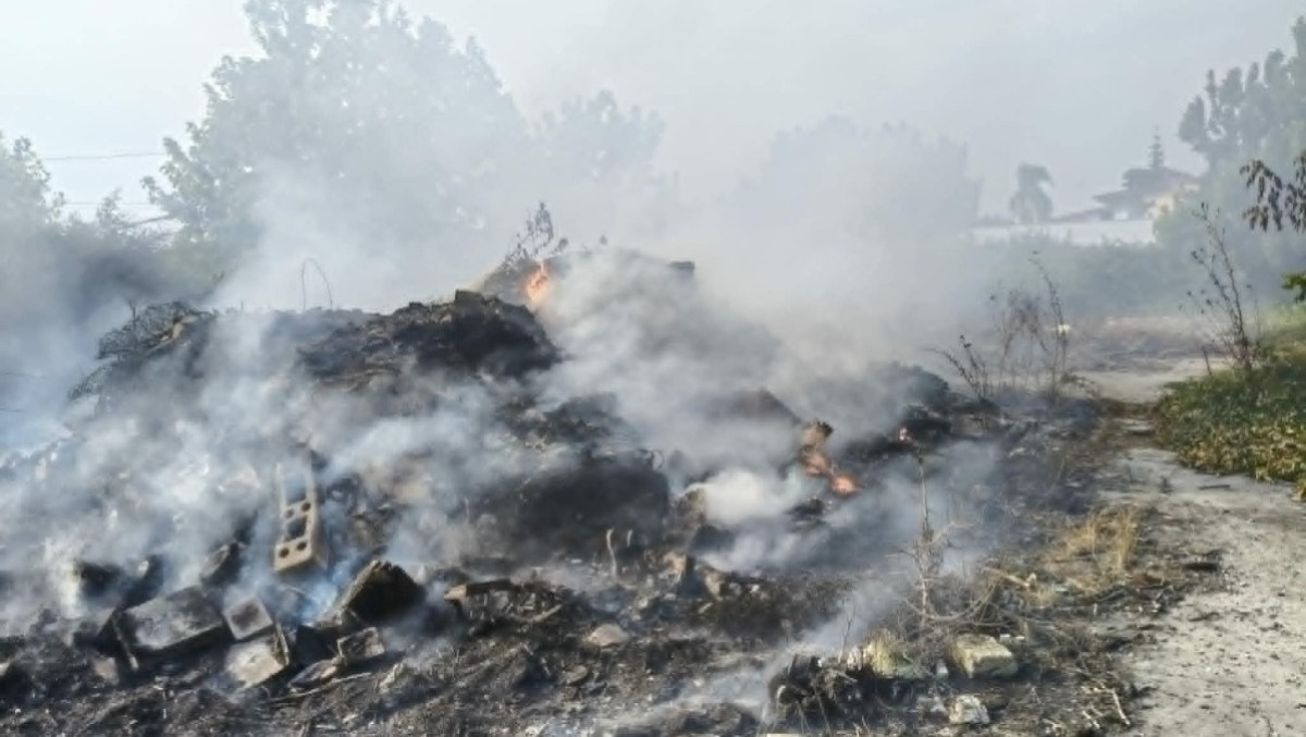 Altri incendi nel pomeriggio ad Aprilia, in via Enna e in via Amaseno. - 
