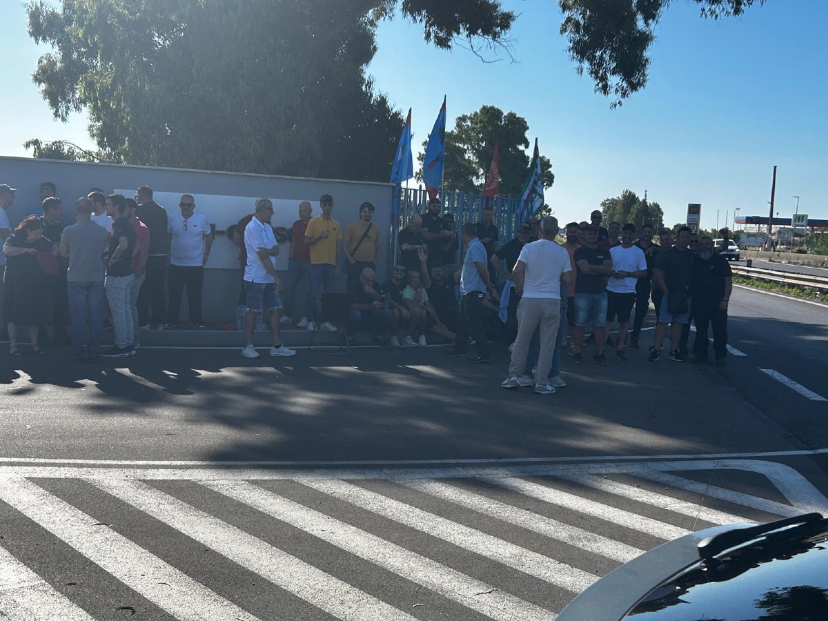 Protesta ex Koch-Glitsch Aprilia